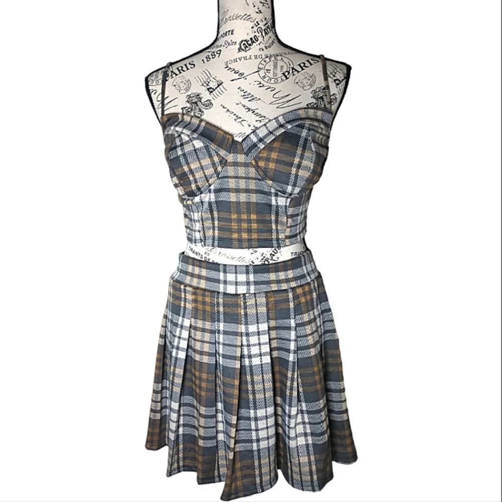Green & Tan Plaid Schoolgirl Outfit - Size M - Picture 2 of 7